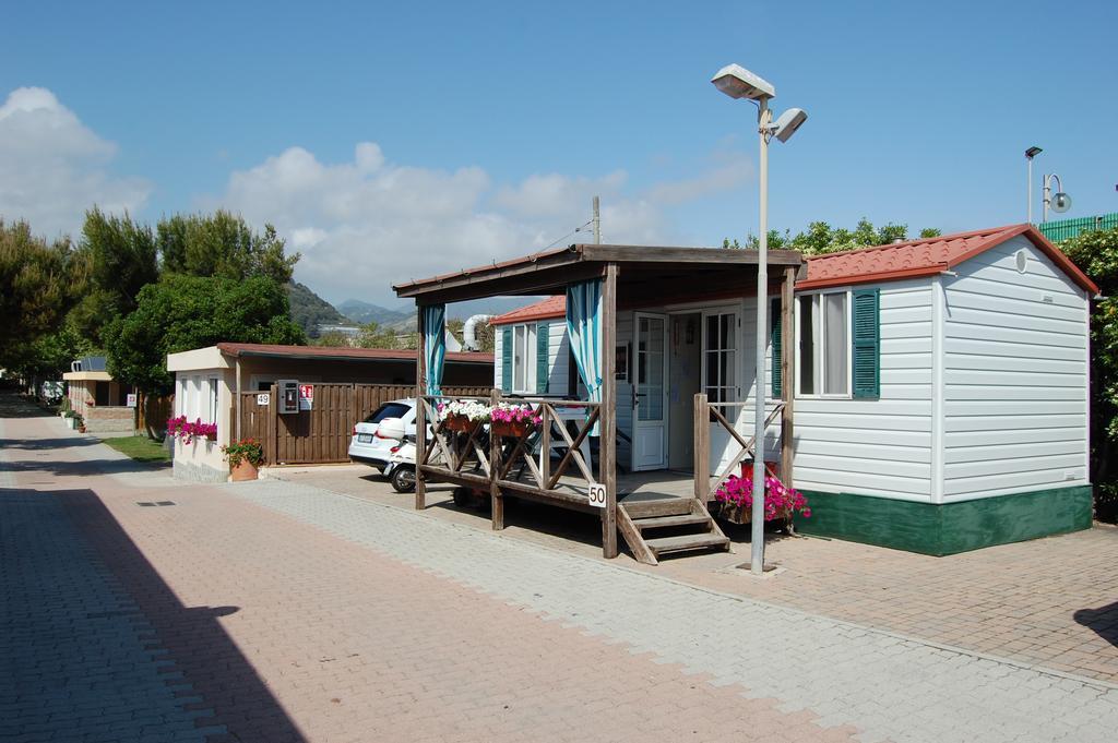 Camping Vallecrosia Kültér fotó