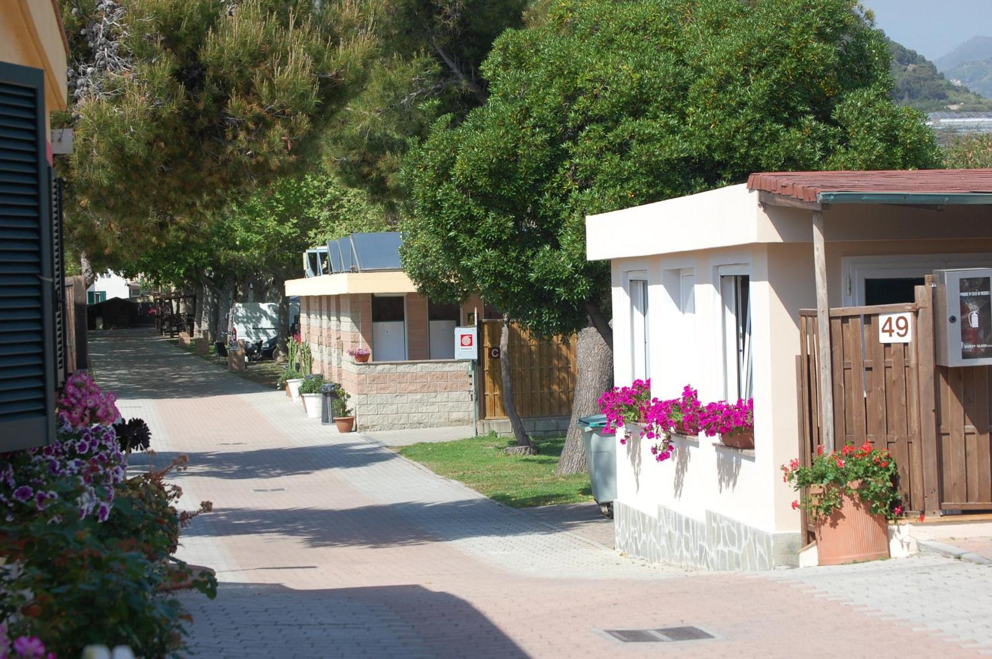 Camping Vallecrosia Kültér fotó